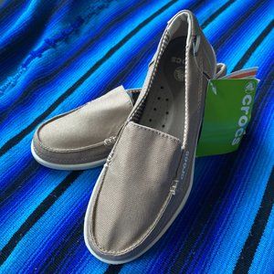 CROCS - Womens Walu Canvas Loafer in Khaki/Stucco